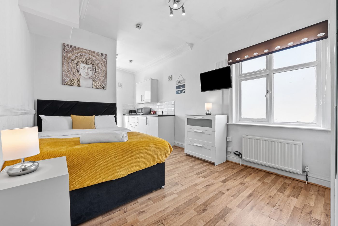 Studio 2: Double bed by the window